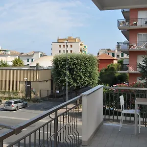 viale-repubblica-307-4.hotelitalianriviera.com/